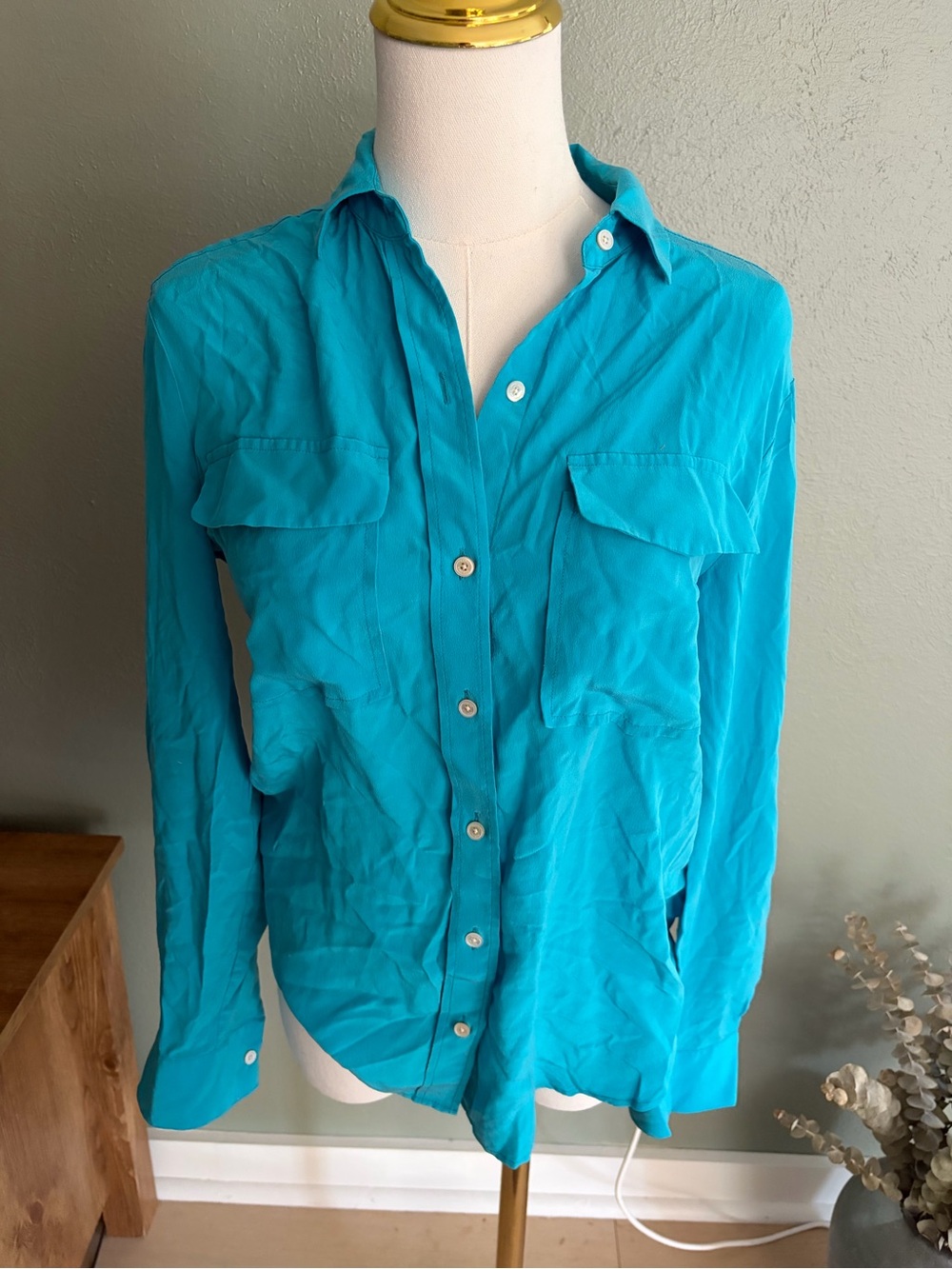 Tommy Bahama Turquoise 100% silk Collared Button Shirt